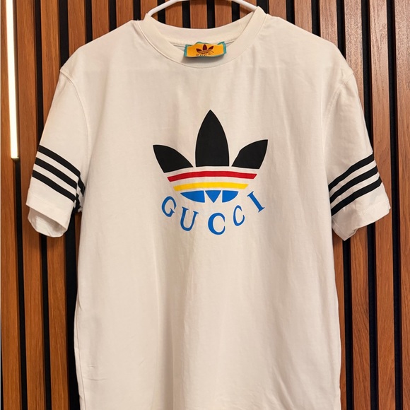 Gucci Other - Gucci Cream Tee with Black Graphic